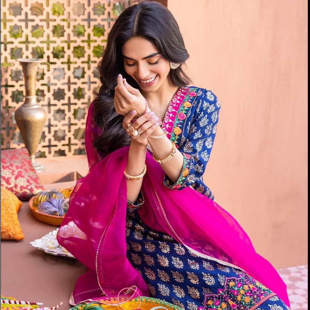 Navy & Fuchsia Embroidered Wedding Salwar Kameez Set - Picture 5 of 14